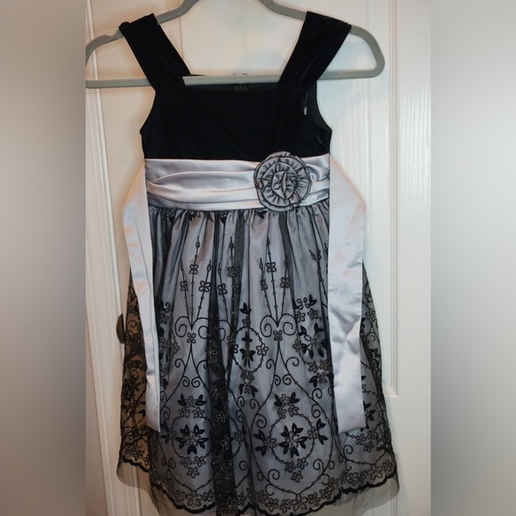 Velvet black dress for kids. - Picture 1 of 6